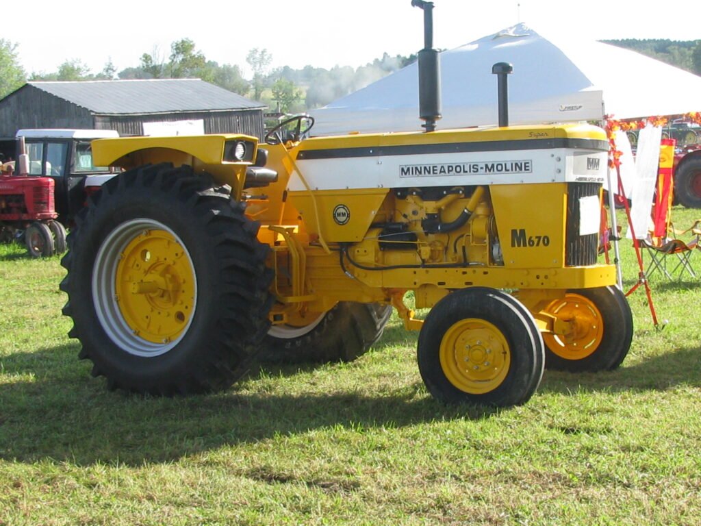 Minneapolis-Moline M-670 / M-670 Super tractor