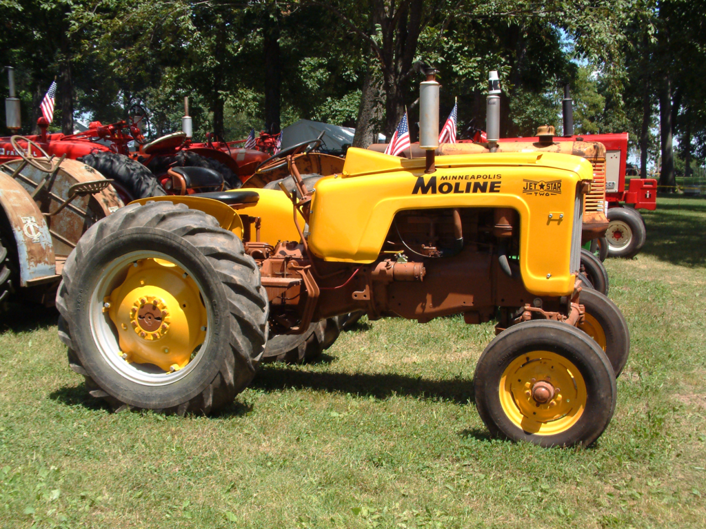 Minneapolis-Moline Jet Star 2 tractor
