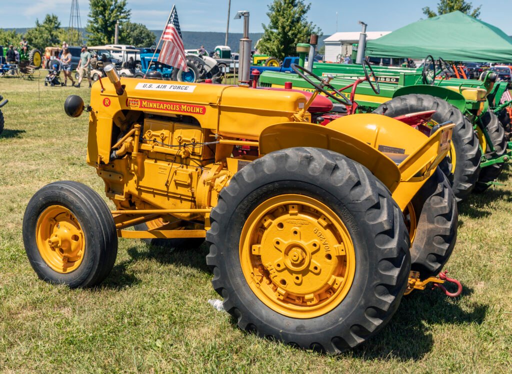 Minneapolis-Moline RTI / RTI-M tractor